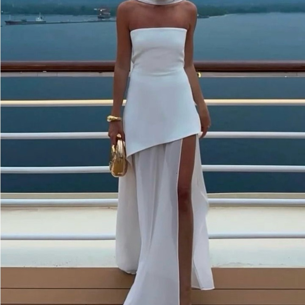 Elegant Strapless White Maxi Dress with High Slit and Scarf